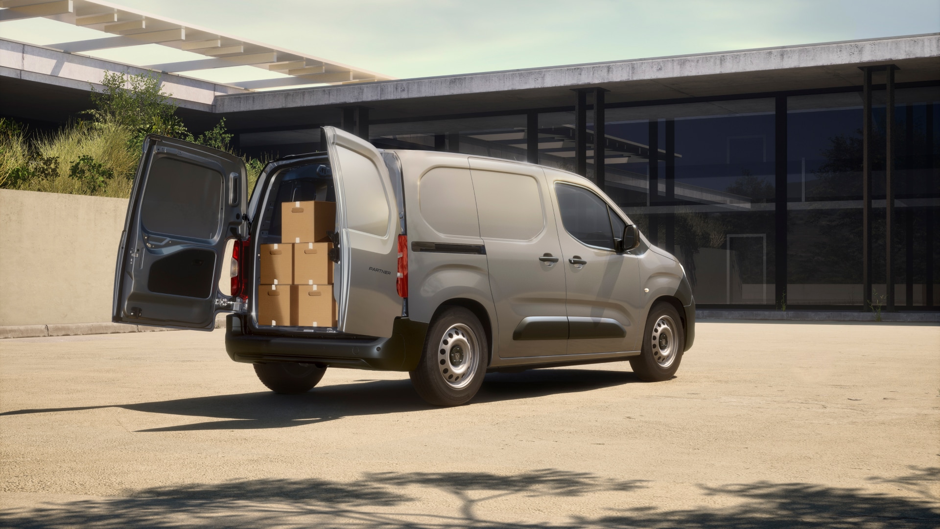 Nieuwe PEUGEOT Partner Active tijdens het opladen